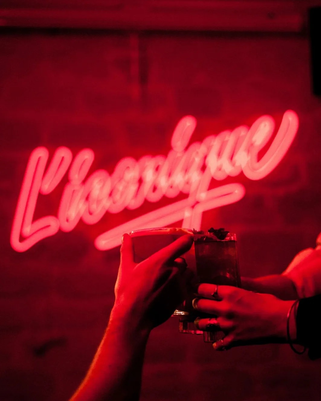 Instant de nuit au bar L'Iconique.