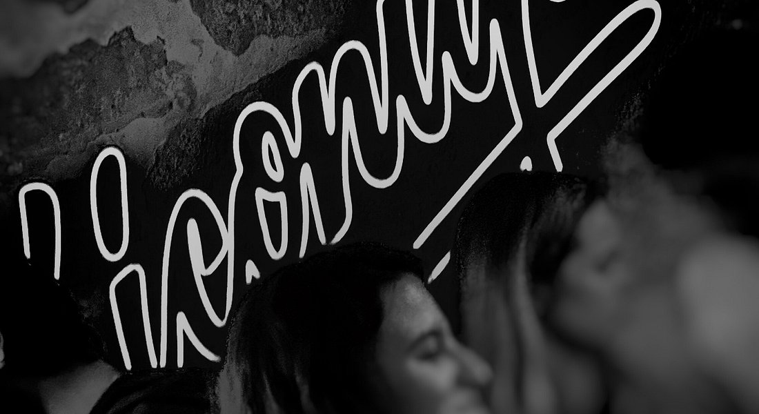 Scene de nuit a L'Iconique.